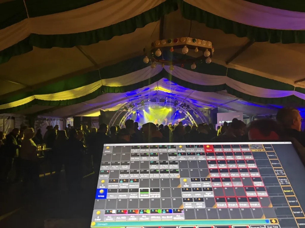 Rock am Tewenkling 2026 – Lichtsteuerung und Bühne im Zelt